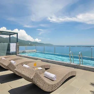 Mangata Beachfront - Rooftop Bar Sea View 酒店