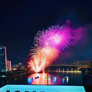 Wink Icon Riverside - Luxury - 24hrs & Rooftop Pool Bar ***** 다낭